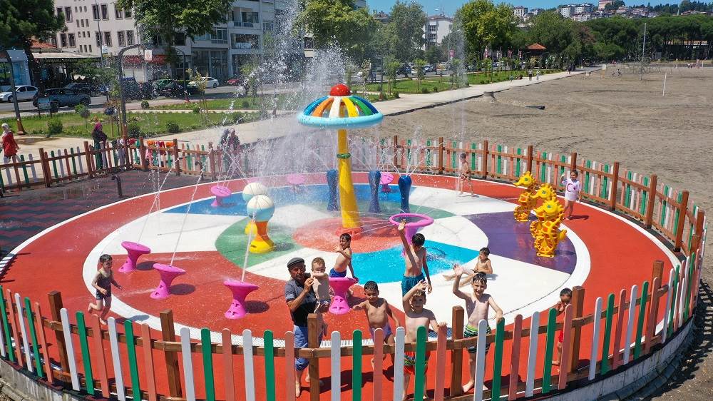 ÜNYE’DE MUTLULUKTAN UÇAN BİRİLERİ VAR 